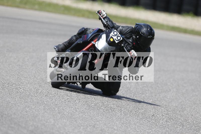 Archiv-2025/09 22.04.2025 Cornu Master School ADR/rot-rouge/99